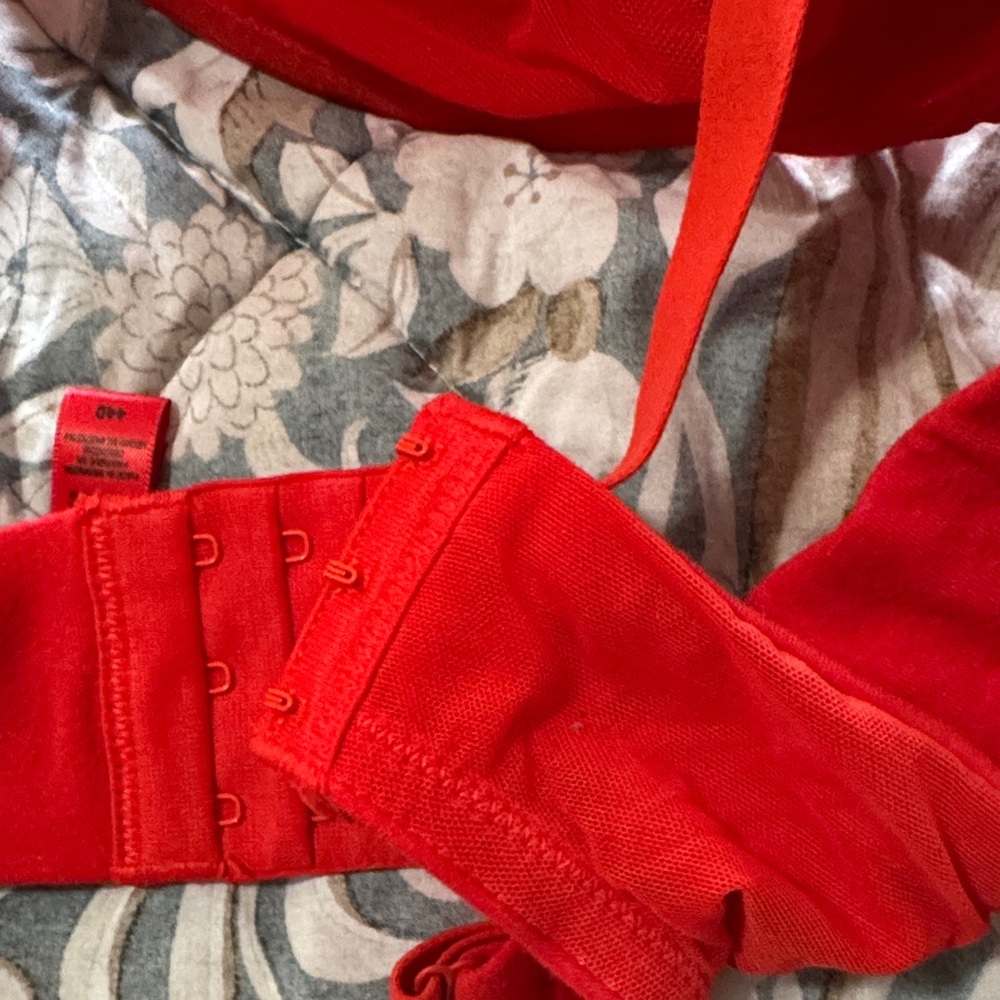 SKIMS Vibrant Red Underwire Bra - Picture 8 of 8